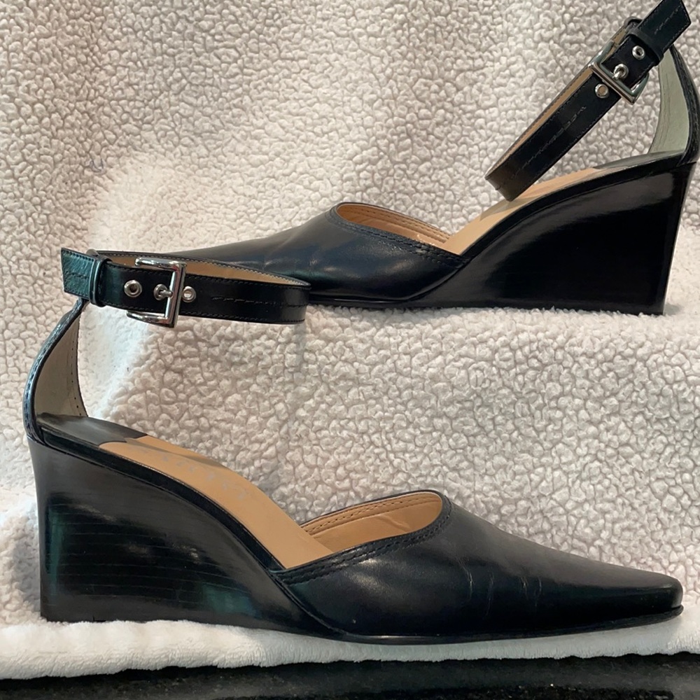 Pointy closed toe sandals, with chunky ankle strap